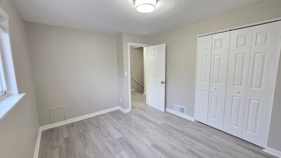 Building Photo - 33507 Berville Ct