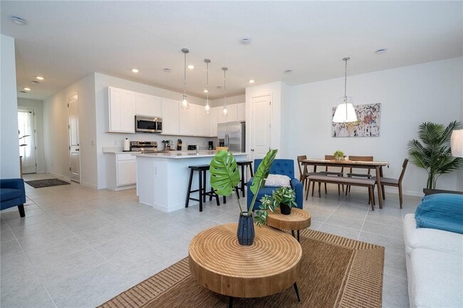 Building Photo - 686 Longboat Dr