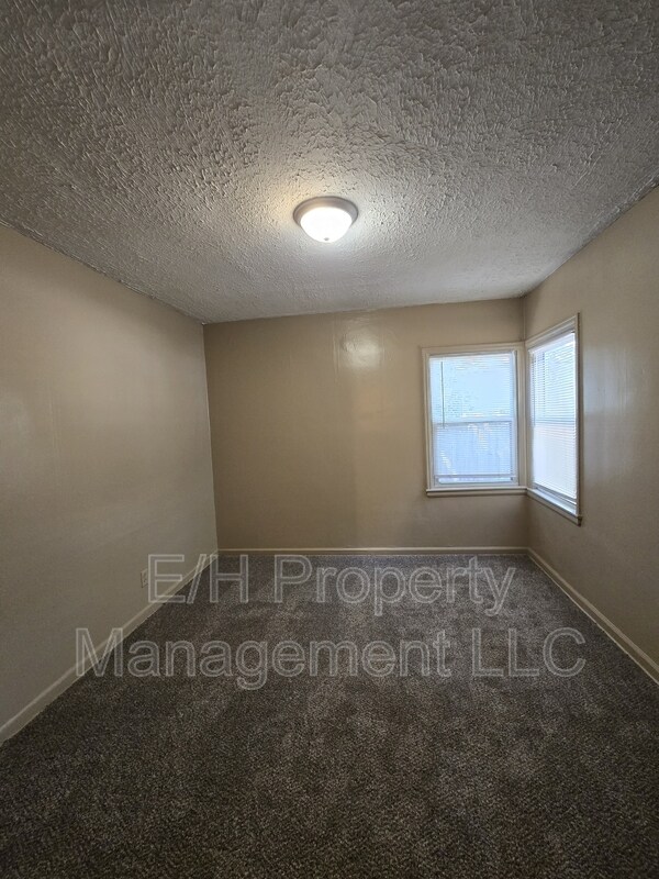 Building Photo - 1419 S Martinson St