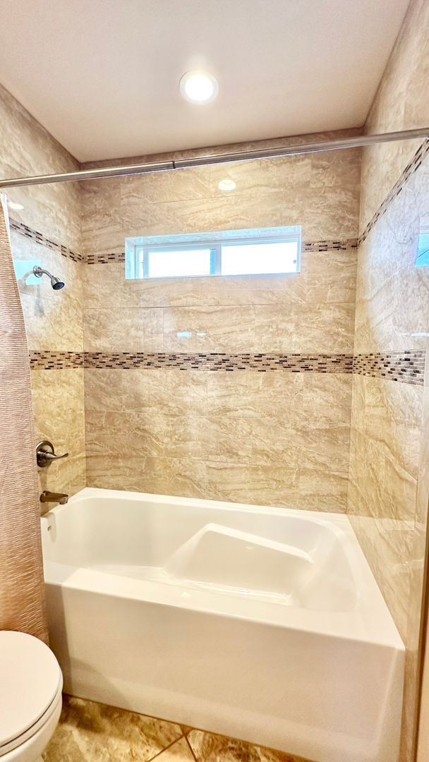 Building Photo - Stunning Single-Story with Spacious Deck, Panoramic Views, on Gated/Fenced Property!