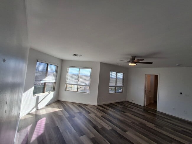 Building Photo - 1280 E Saddle Way