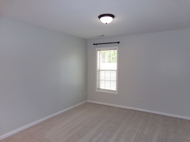 Building Photo - Modern Duplex in Havelock