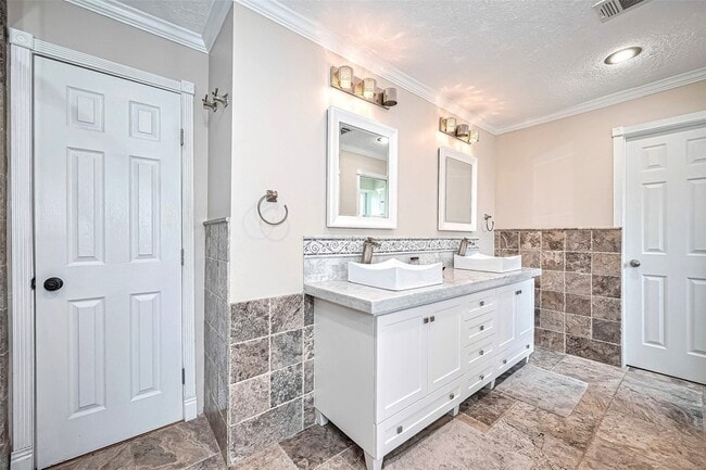 Building Photo - 14127 Britoak Ln