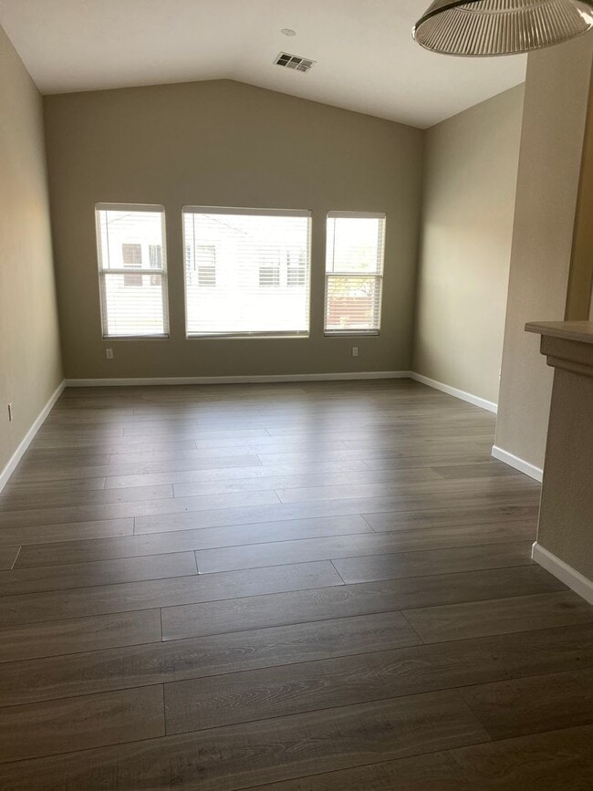 Building Photo - Remarkable totally renovated 2bed 2bath townhome is SW Las Vegas