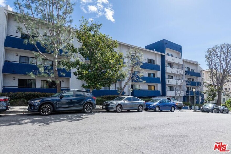 Building Photo - 10982 Roebling Ave