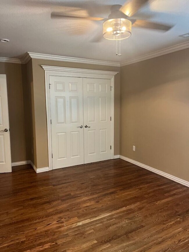 Building Photo - Bentonville 4 bedroom 3 car garage home near trails & Bentonville Square!