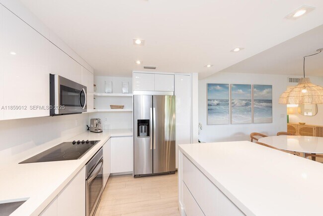 Building Photo - 181 Crandon Blvd