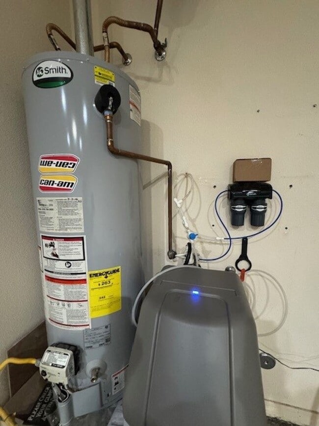 Building Photo - 3 BR on the GOLF COURSE with POOL-Laughlin Ranch Association