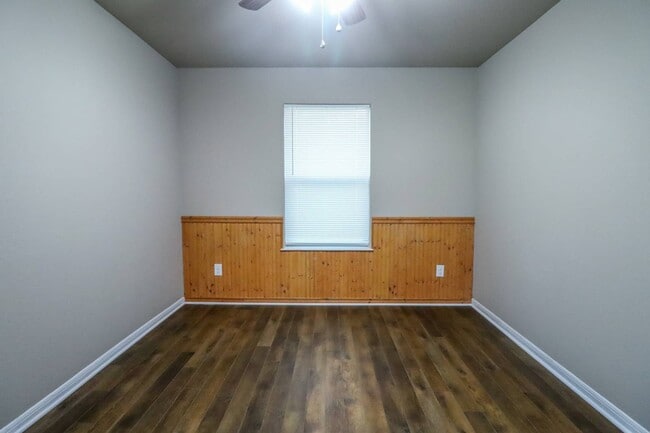 Building Photo - 1614 Shady Ln