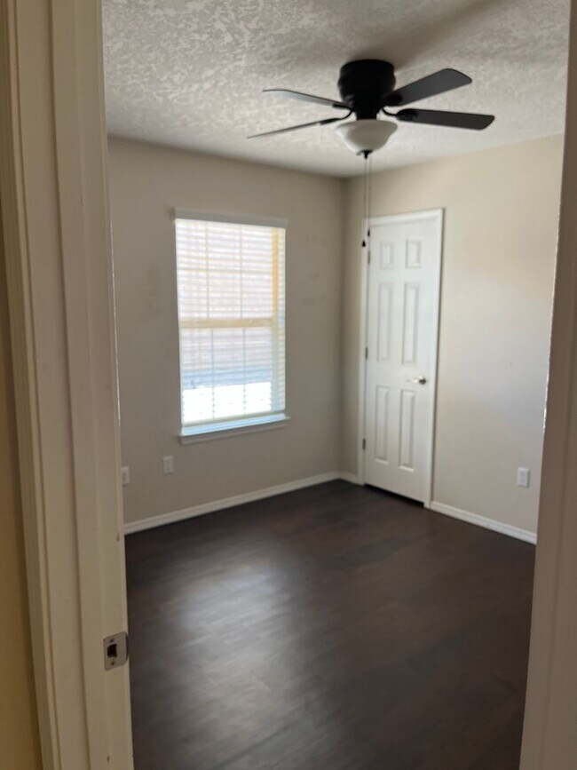 Building Photo - Corrales Heights Rental