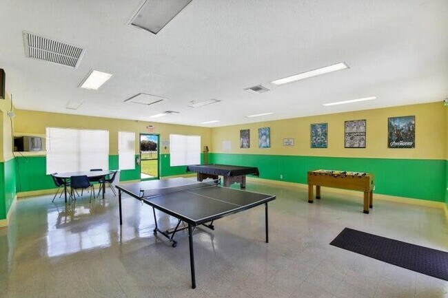 Building Photo - 4492 Brook Dr