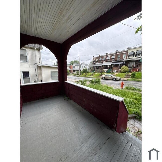 Building Photo - 3 Bedroom Rehabbed home