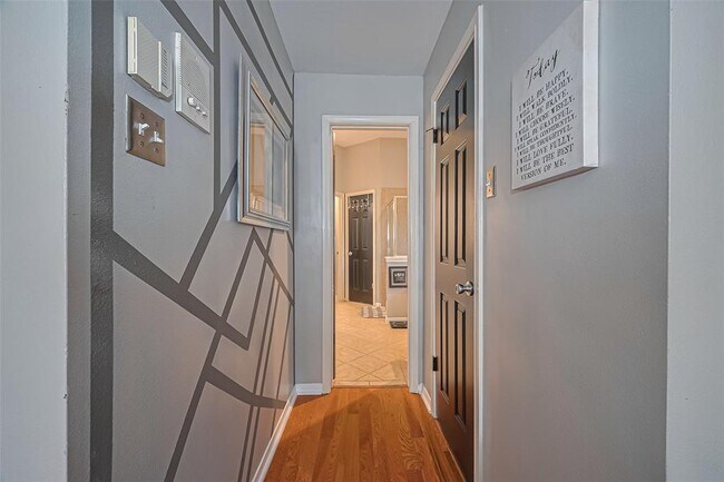 Building Photo - 4502 Twin Elm Dr