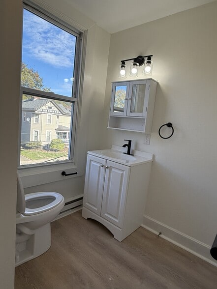 5. Second Bathroom 1 - 424 Beaver St