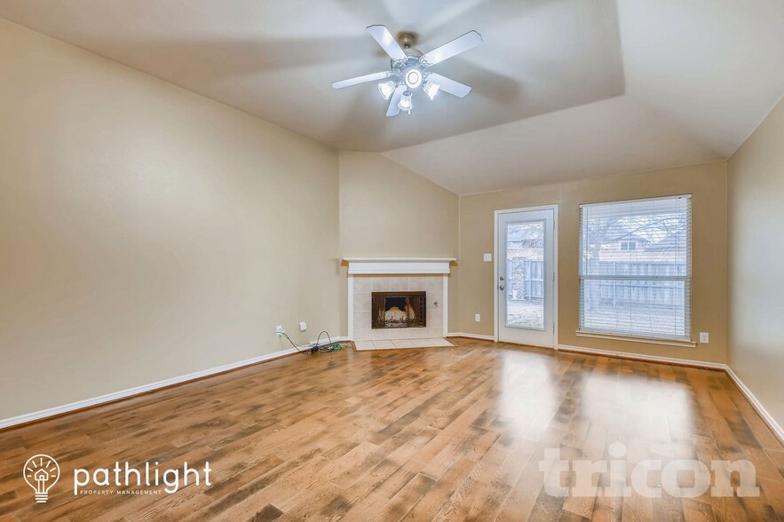 Building Photo - 2921 Gabriel Dr