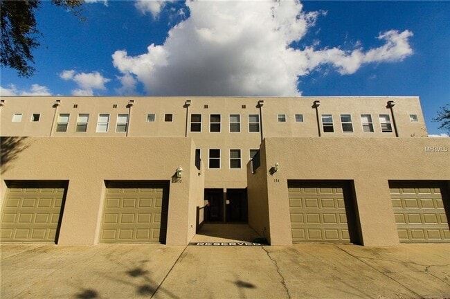 Building Photo - Milk District Townhouse!!