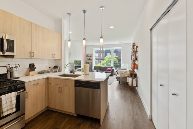 Primary Photo - 1507 N Westerm-206