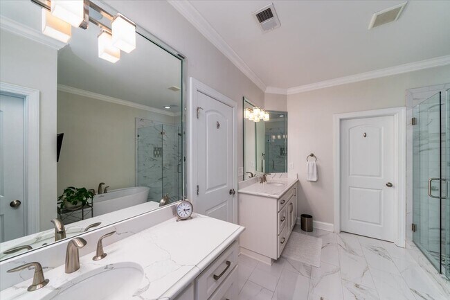 Building Photo - 1005 Mt Whitney Dr