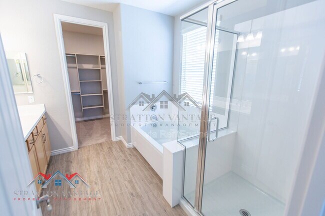 Building Photo - 15243 W Latham St