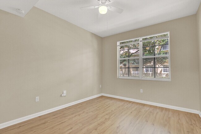 Building Photo - 4812 S Central Blvd