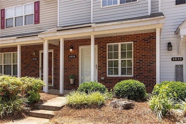 Building Photo - Charming 2BR Townhome in Charlotte