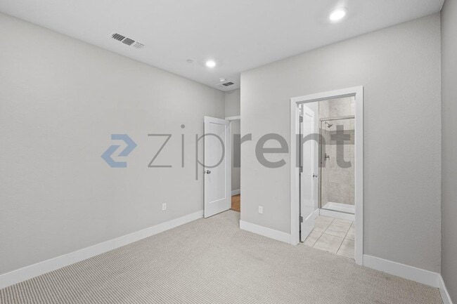 Building Photo - 285 Bear Creek Dr