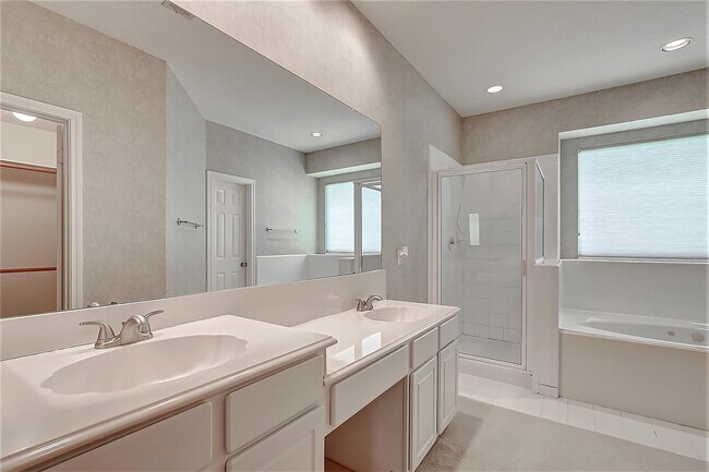 Building Photo - 2803 Norwood Hills Dr