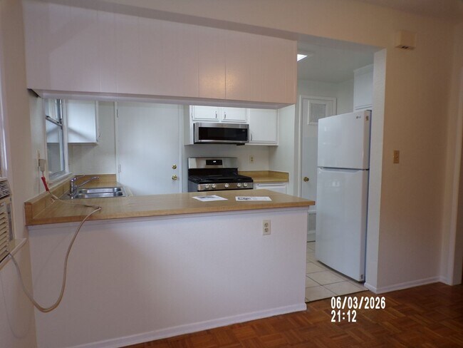 Building Photo - 5832 Bowcroft St