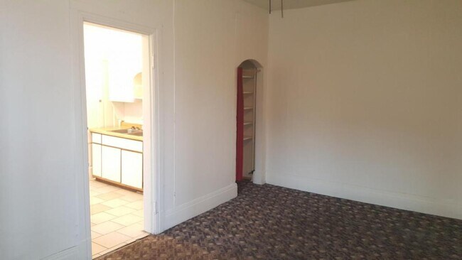 Building Photo - 1132 Vine St. La Crosse WI