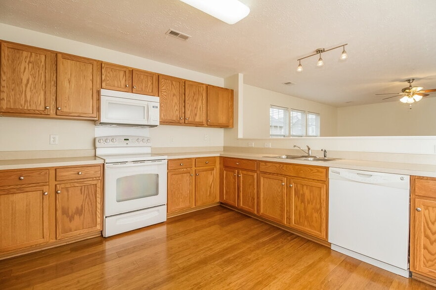 Building Photo - 329 Stewart Springs Dr