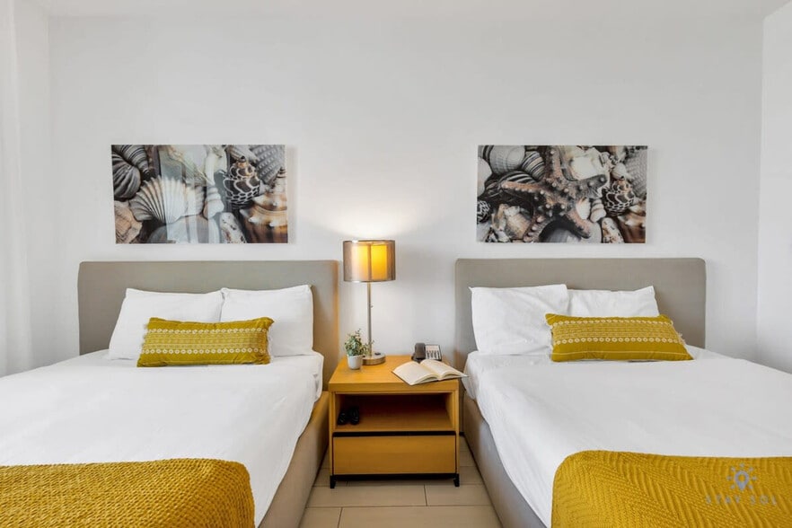 Building Photo - 2602 E Hallandale Beach Blvd