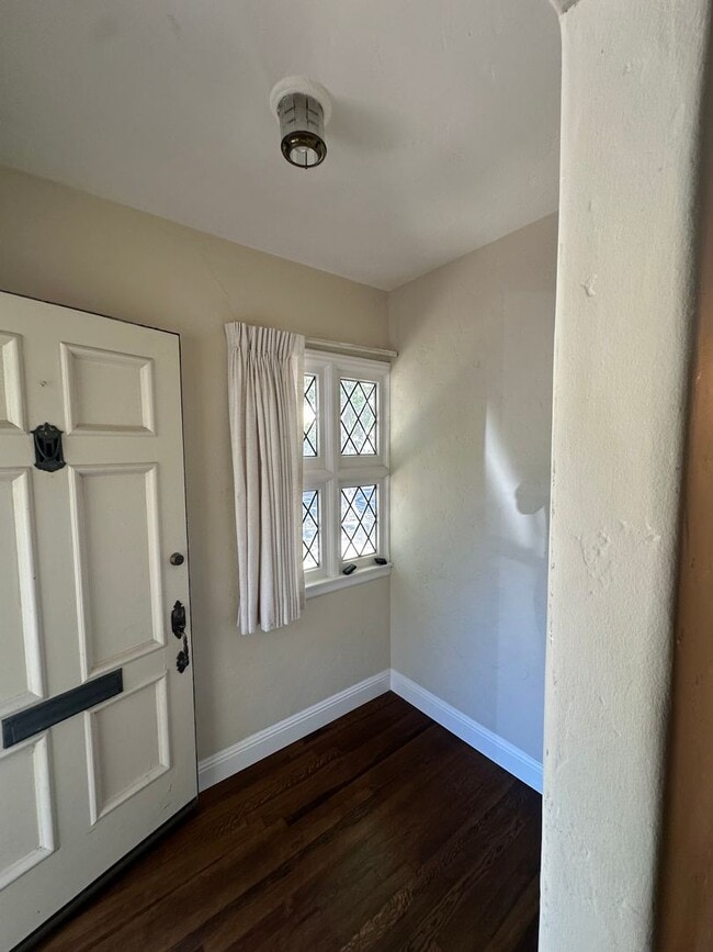 Building Photo - 49-1405