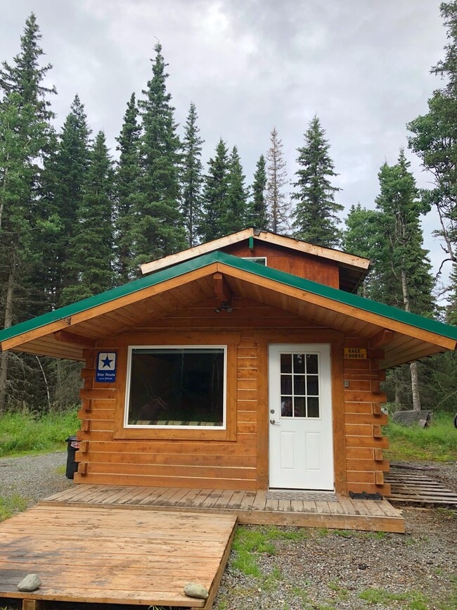 Building Photo - CHARMING CABIN