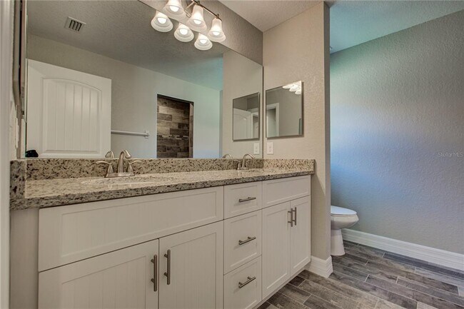 Building Photo - 129 Glades Dr
