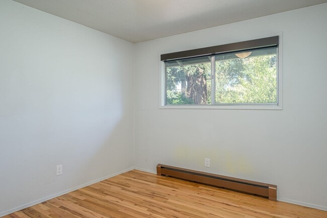 Building Photo - Charming Mid-Century Home in Lake Oswego School District