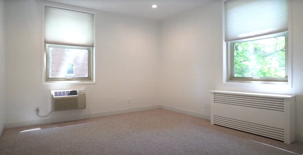 Building Photo - 104 Warren St