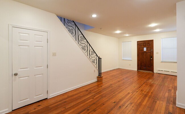 Building Photo - 2127 S Beechwood St