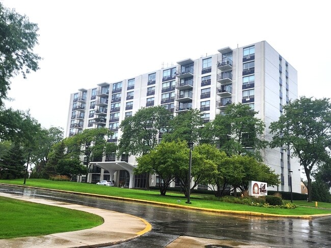 Building Photo - 9009 Golf Rd
