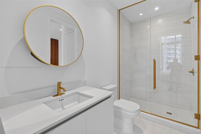 Building Photo - 2655 S Bayshore Dr