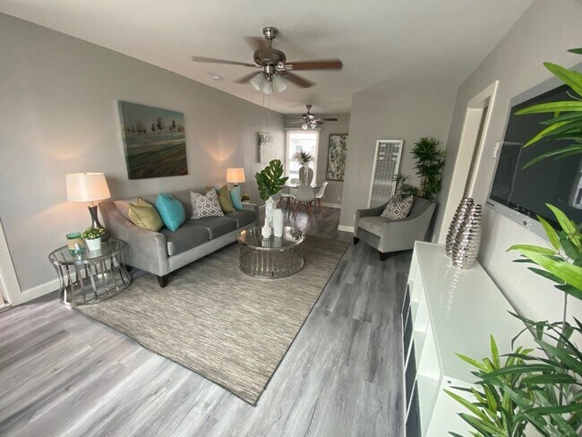 Building Photo - Fully Renovated 1 bedroom Apartment! 1/2 o...