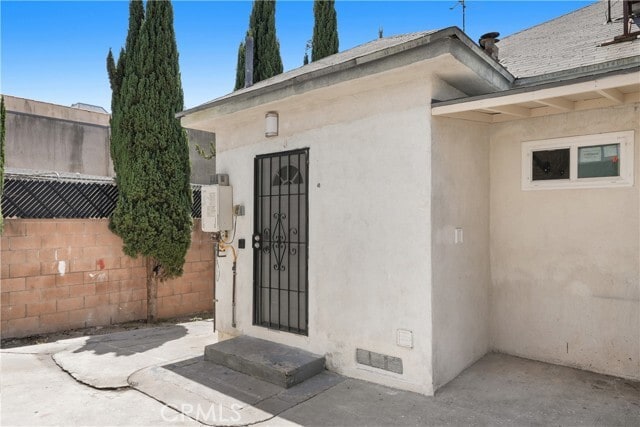 Building Photo - 1530 N Mariposa Ave