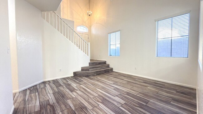 Building Photo - 10631 Streamside Ave