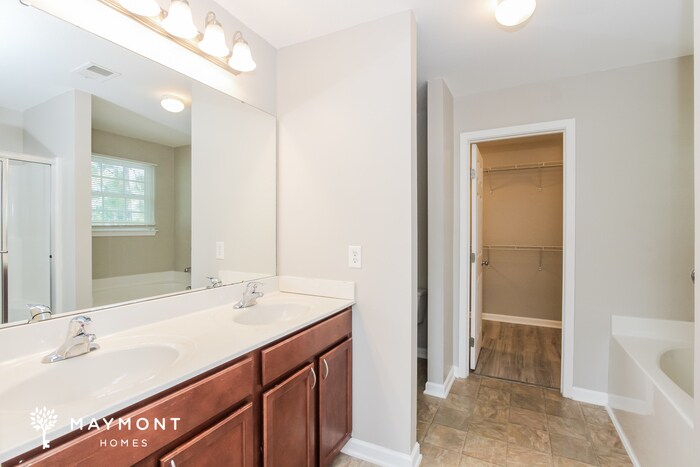 Building Photo - 327 Cumbre Ct