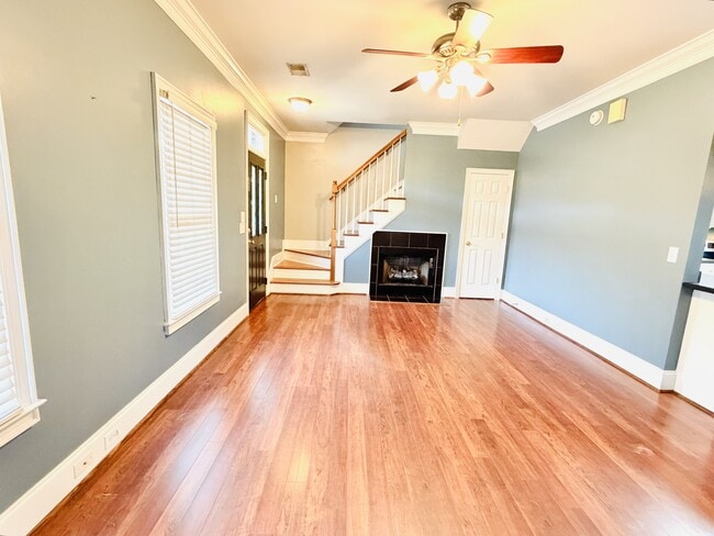 Building Photo - 207 Ivy Park Ln