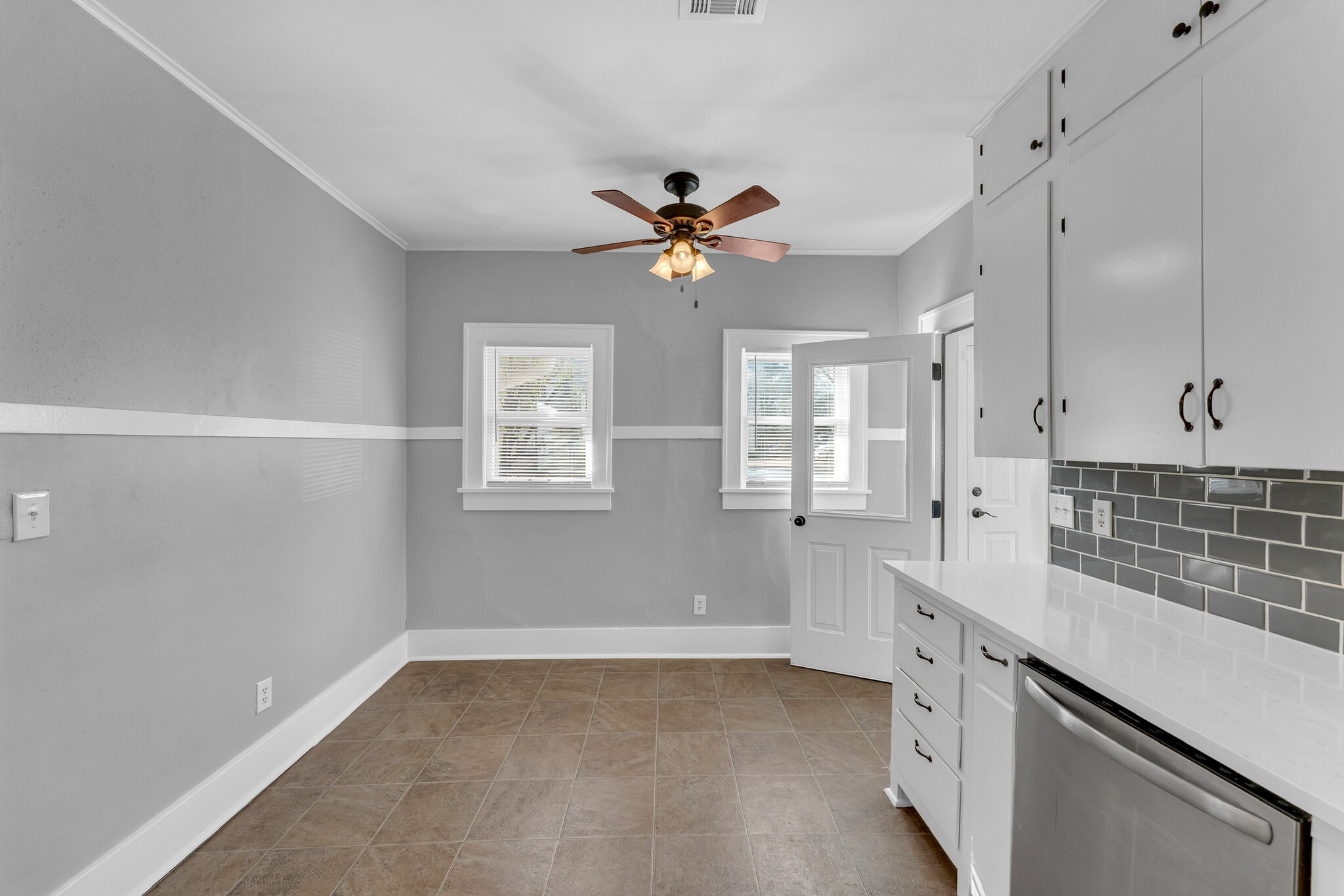 Building Photo - 811 N Lindell Ave