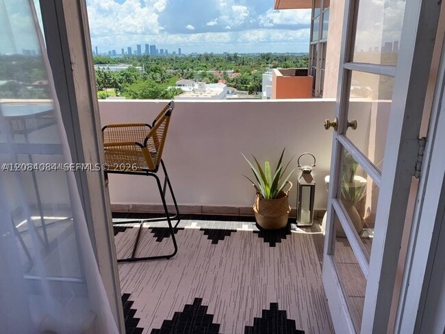 Building Photo - 2899 Collins Ave