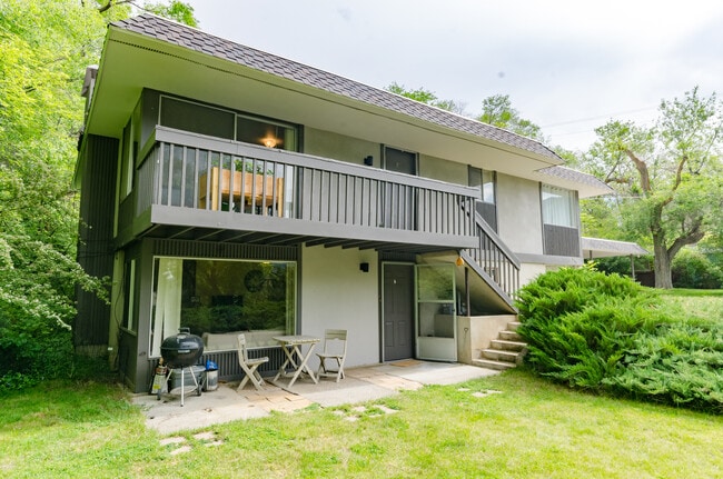 Building Photo - 815 Orchard Dr