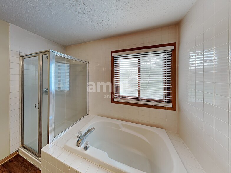 Building Photo - 105 Elmwood St