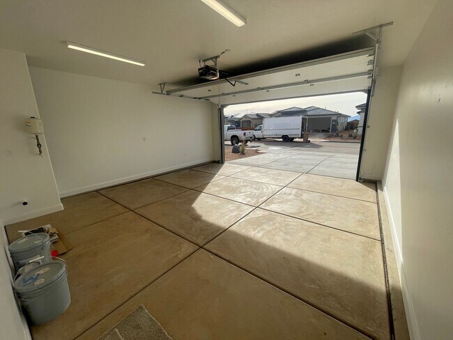 Building Photo - 82 Camino Borde