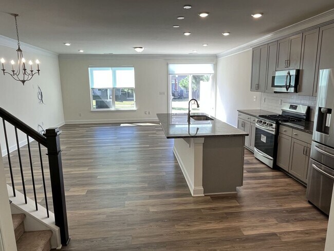 Building Photo - Newer 3 Bed + Loft Townhome in Davis Lake ...